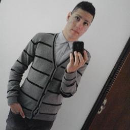 Eu sou Feio, Bobo & Chato.. Quer Saber Mais?? é Só Seguir, Que Eu Sigo De Volta.. =D