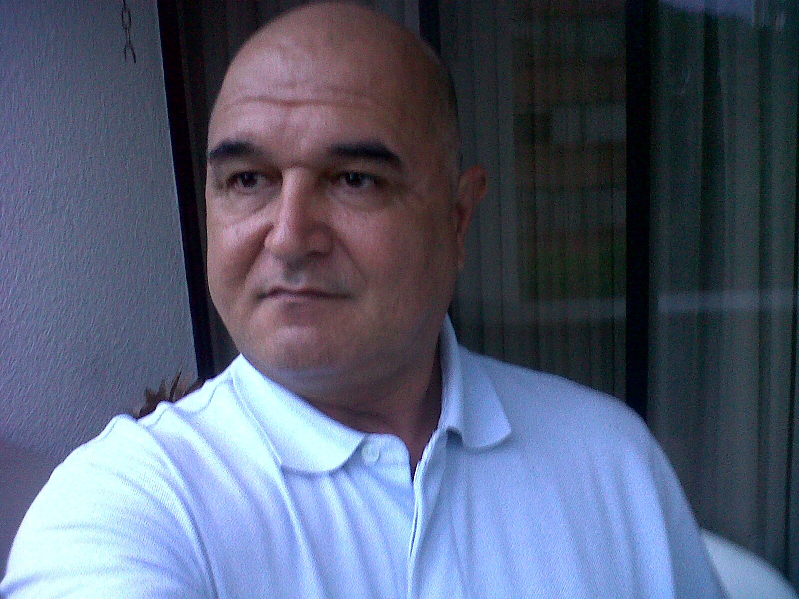 Medico general colombiano que conserva la tradicion hipocratica a pesar del sistema que nos exige lo contrario.