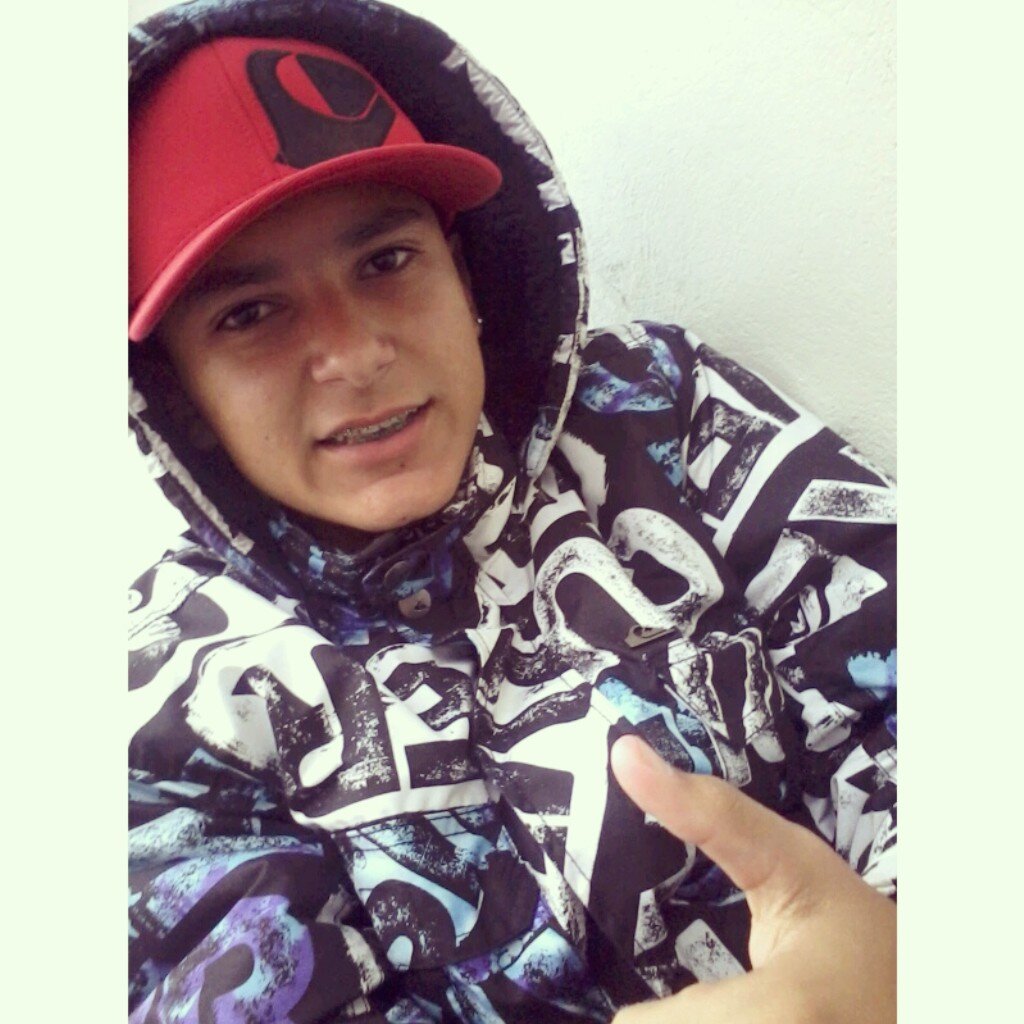 ♪♪ * joga a glok na cintura e deixa aparecer o pentão * ♪♪
