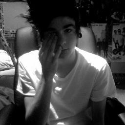 SOU LINDO MAS MORO LONGE. Infernizando o mundo desde 1997.