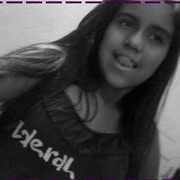 Não sou a garota mais certinha &&' nem a totalmente descontrolada. Não busco ser perfeita , mas sim ser eu mesma!!