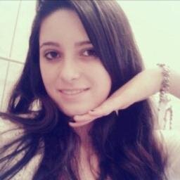 curto ficar com os meus amigos, confio em Deus, amo minha familia e meu namorado *-*
