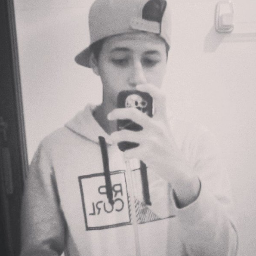 vem comigo que eu te levo pro céu ·http://t.co/EAP7EHekV2 · http://t.co/R7lCzHRKtF · http://t.co/8M5gAmvjkO ·