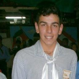 Bueno oq dizer, sou capricorniano, gaúcho, 16 anos, paixão por cavalos, http://t.co/iTty4z3BzW e o q mais gosto de fazer é laçar e jogar futebol