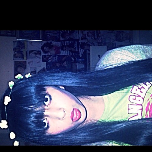 Heeey there, 7teen from Leeds West yorkshire, Just made twitter xoxo