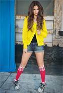 follow me if you Selena Gomez as much as I do!!!!!3