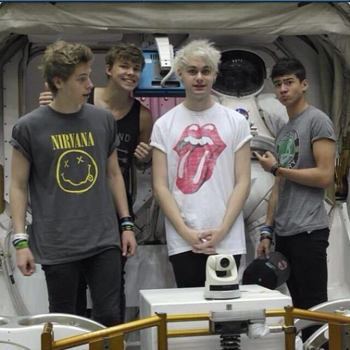 From Hemmo1996 to the world. Four Aussies change my life. They are the best idols. Admin: Eva, Ari, Paula y María. 4/4 maybe... ♡