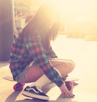 Your average longboarding chick. ✌You only live once so live it right and regret nothing. Be true to yourself. Follow my bestfriend @_iinfinitylovee ❤ #babyanon