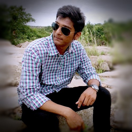 A professional student, Love travelling n making  friends....n a bit moody as well...!!