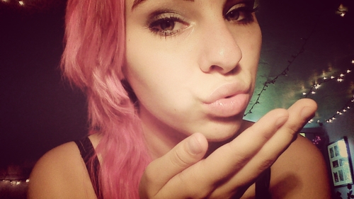 Katt. 16. 5' 5. Vegetarian. Animals. Music. Art.  No Drugs. The world will tell you what you are, until you tell the world.