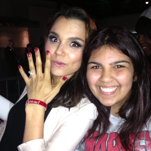 A Samantha Barks fanpage❤ #MEEEEH IG @sambarks_fanpage Sam retweeted 3x and tweeted 7x
