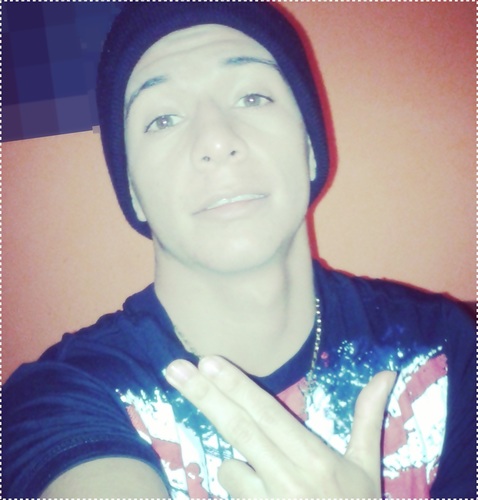 # Não faço questão de muitos amigos. Quero apenas amigos verdadeiros.Então se você quiser evitar decepções, diminua suas expectativas