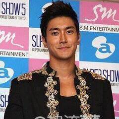 ELF is my family. and SUPER JUNIOR my idol
my bias @siwon407