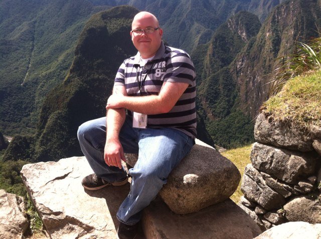 Pdub9025's profile picture. Twitter has a bio. What?