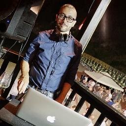 Dj, graphic designer, vinyls collector & campari lover.                                          Ho provato, ho fallito. Non importa, riproverò. Fallirò meglio.