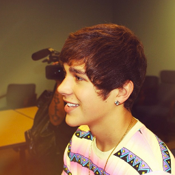 With his voice came into my life, in my heart .. Her smile is mine! I LOVE YOU @AustinMahone ♥ He is my LIFE ♥ Follow me prince! :) I am #Directioner #Bielieber