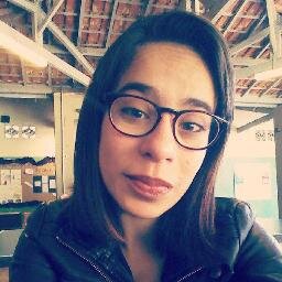 É possível encontrar a felicidade mesmo nas horas mais sombrias, se lembrar de acender a luz. 
(Alvo Dumbledore)