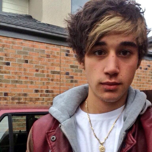 ♡I GAVE YOU A FREE FOLLOW♡ PLEASE FOLLOW @LukesHotLipring ♡♡♡