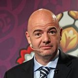 JESTEM GIANNI INFANTINO I LOSUJE KOLOROWE KULKI