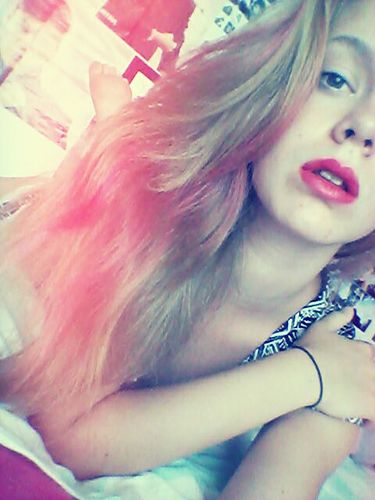 dreaming is believing :] Justin Bieber and Harry potter have changed my life*
I think something magical can happen when you read a good book** I follow back :)