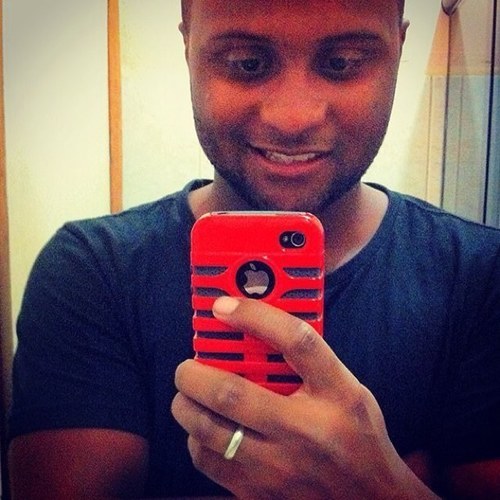 Brasileiro
20 anos 
Hobbies: futebol ⚽, instagram: zamboniic,facebook/brunozambonii