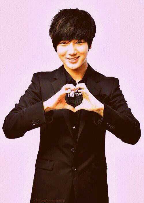 KPOPダーイスキだよ♪特にSuper Junior ダーイスキ!!(〃ω〃)てか、雑食だから、(笑)KPOP スキな人からもー(*≧∀≦*)