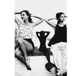 ☯ Taylena is my fav! Haters gonna hate, but my Queen got 7 grammys. imma swiftie and I love 1D  ☯