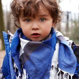 3 añitos.Padres y familiares muertos en un accidente,ahora Mi papi es Matt.Gen de HL aunque no haya desatado la maldicion#cronicasvampiricas_es