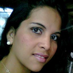 Uma garota legal, bacana, extrovertida, simpatica,carismatica, amig, amorosa. Sigam - me, que seguirei de volta!
