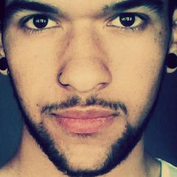 Um menino que sonha alto ,, Que não ta nesse mundo pra brincadeira, veio fazer a diferença !!!