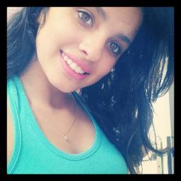 ' Canceriana , 15 anos, simpática, ciumenta, as vezes chata,Corinthiαnα ,boba e lerda, fanática pelo @luansantana sz ,