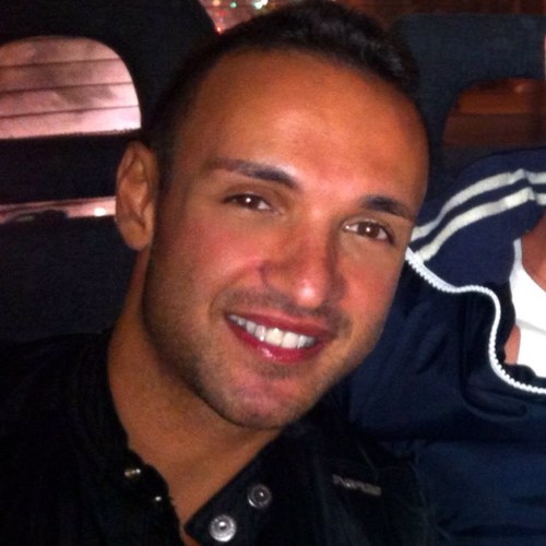 Italian, interior designer, food lover, sun chaser, enjoys travelling the world.