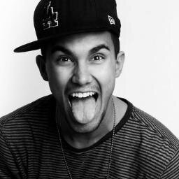 ''Se o mundo te dá mil motivos pra chorar,diga que você tem o Big Time Rush pra sorrir''-Carlos Pena