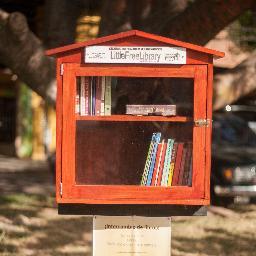 Tomá un libro, leélo, devolvelo o traé otro. Encontrá las Pequeñas Bibliotecas instaladas en Honduras en http://t.co/WdxDy6sAUG