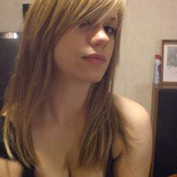 ValeriaZafiro's profile picture. A ver, mírame primero a los ojos