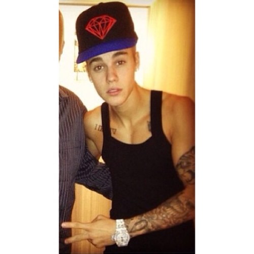 free follow - follow @biebsfvck i follow back