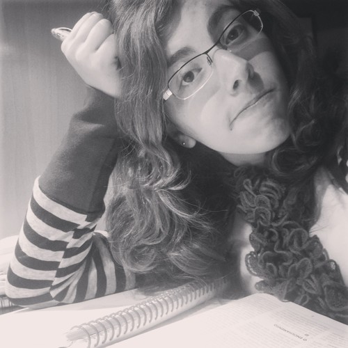 A vida é uma peça de teatro que não permite ensaios. Por isso, cante, chore, dance, ria e viva intensamente...