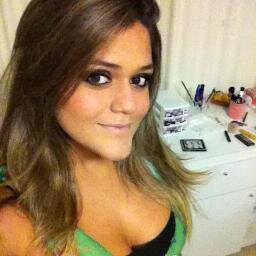 Estudante de Comércio Exterior, 18.