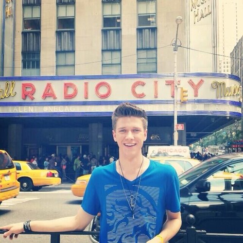 I_luv_collins's profile picture. So i am in love with collins key:) because he is amazing and i am a keyper:)) he should follow me back ✌