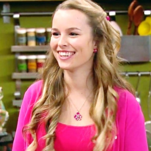 Hey there!! Im Juliet Van Huesen, I am a vampire but dont tell anyone.