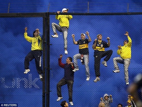 We volgen iedereen terug! - Over voetbalfans van diverse clubs (met goede sfeer natuurlijk) - Hooligans - transfernieuws - Alles over voetbal -