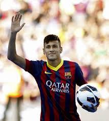 futebol é a arte desse cara,agente fica sem palavras ao falar do futebol dele,tenho certeza q vai ser melhor do mundo,2014,espero q tenhamos muitos fans,NEYMAR.