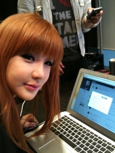 Verified Account Role Player of 2NE1 PARK BOM from @KoreanInfo_RP. Lead Vocal. 84L