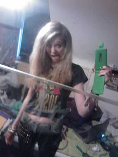 Hi. I like cats, ice cream, cuddles, tea and getting wrecked.