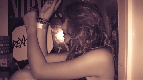 my bio is the sea that splashes and the ground that pounds to the beat of music vibes ...
