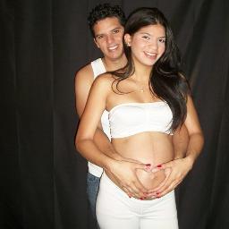 18 añitos-escorpión -comprometida-amo a los que me aman y a los que me odian los ignoro!  no me dejo llevr x comentarios,xque la lengua es venenosa! t amo titu!