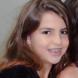 'Minha idade não define minha maturidade, minhas notas não definem minha inteligência e as fofocas que fazem de mim não definem que sou