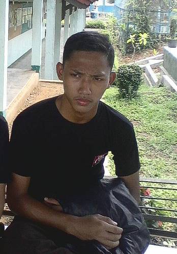 Simple begini adanya!!! Nama Gue: Rizky Ilham Mulloh tapi sering di panggil eki, Gue sekolah di SMK Negeri 2 Ciamis, Gue asli orang Bekasi, Gue lahir 25 Des