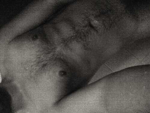 loco por los cuerpos masculinos, admirador de un torso desnudo con pectorales sexis.
