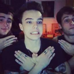 sou uma flyer maniaca, amo os meninos @pcastagnoli @CaiqueGama e @NathanBarone, e o fc também é para o Ygor @flymaniacos Since:29/07/13